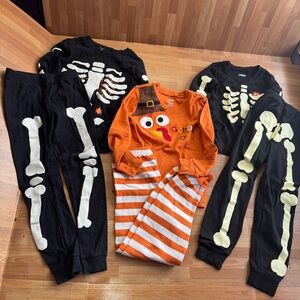 Gymboree Halloween/ Thanksgiving pajamas bundle size 5, turkey and skeleton
